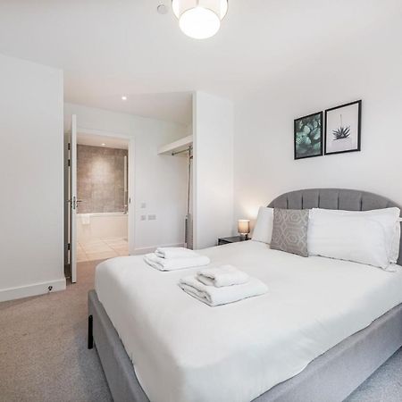 Stayo Apartments Barking Wharf London Bagian luar foto