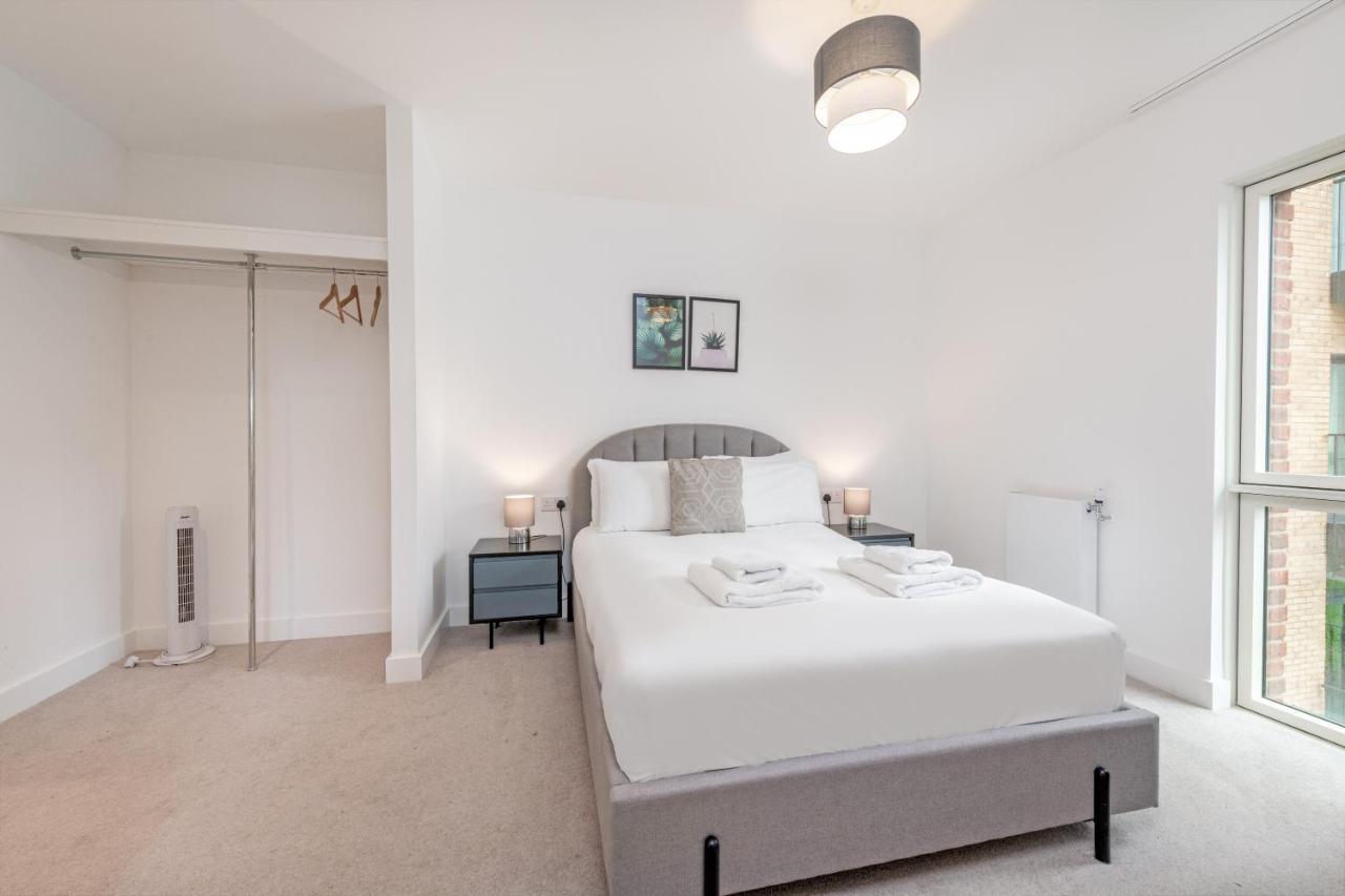 Stayo Apartments Barking Wharf London Bagian luar foto